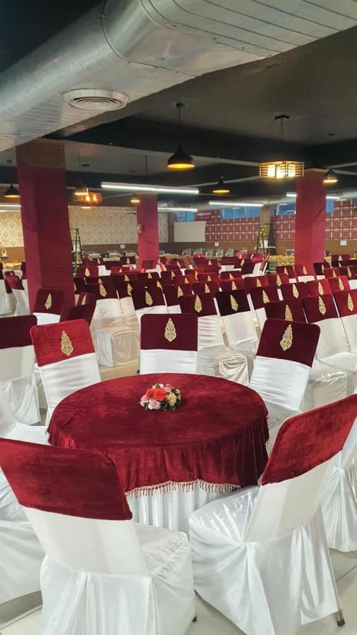 Отель Jb Residency Zirakpur !! Top Rated & Most Awarded Property In Zirakpur Экстерьер фото