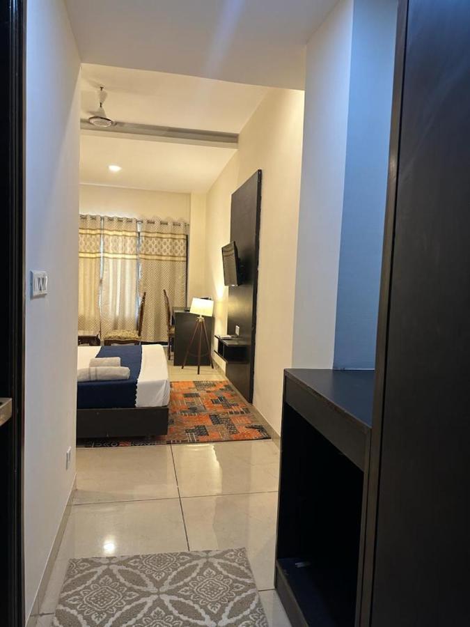 Отель Jb Residency Zirakpur !! Top Rated & Most Awarded Property In Zirakpur Экстерьер фото