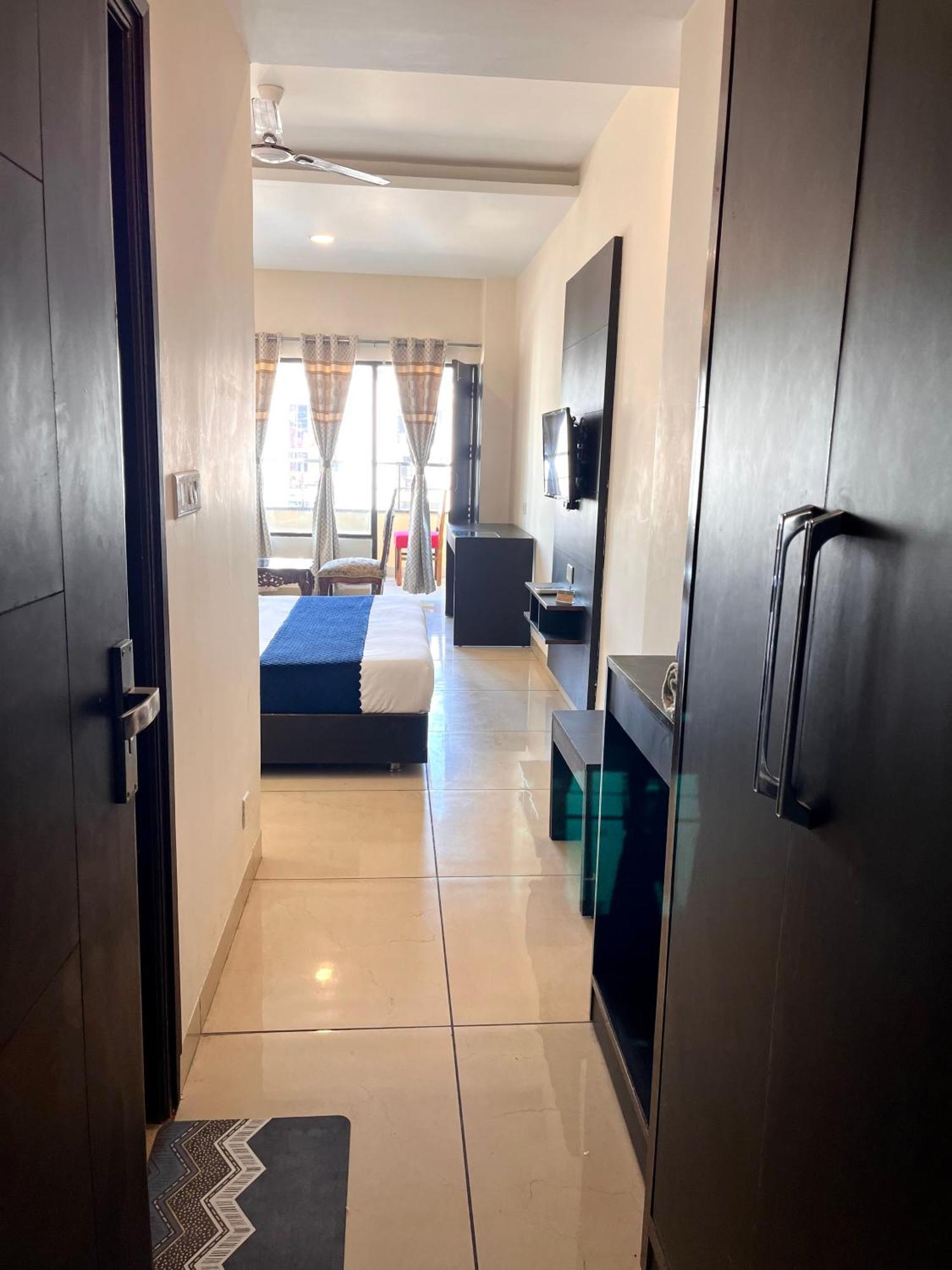 Отель Jb Residency Zirakpur !! Top Rated & Most Awarded Property In Zirakpur Экстерьер фото