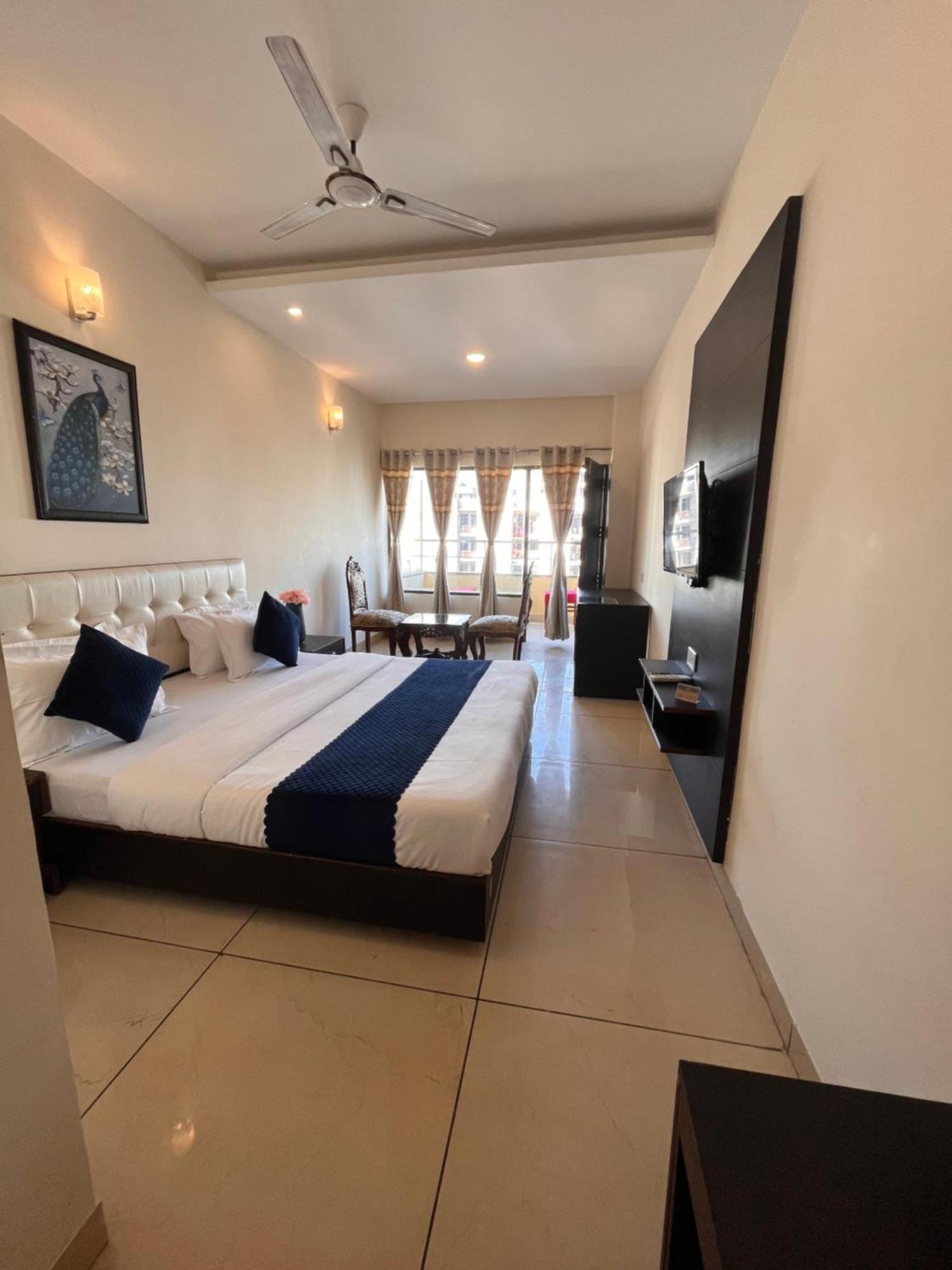Отель Jb Residency Zirakpur !! Top Rated & Most Awarded Property In Zirakpur Экстерьер фото