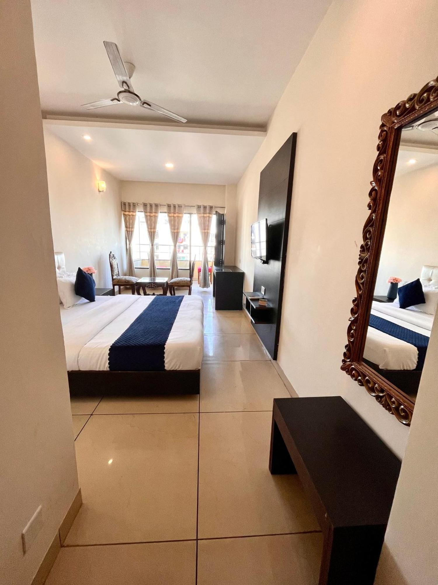 Отель Jb Residency Zirakpur !! Top Rated & Most Awarded Property In Zirakpur Экстерьер фото
