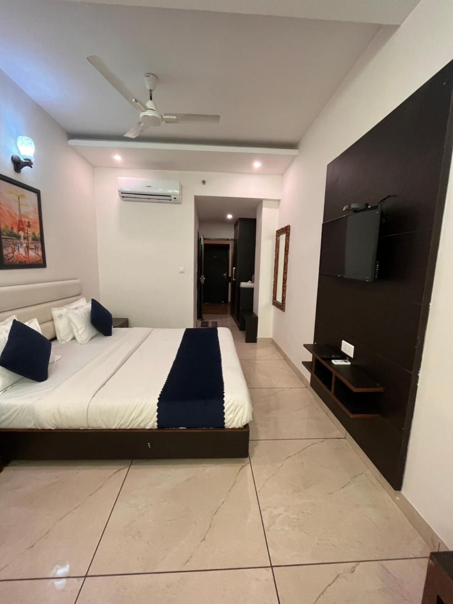 Отель Jb Residency Zirakpur !! Top Rated & Most Awarded Property In Zirakpur Экстерьер фото