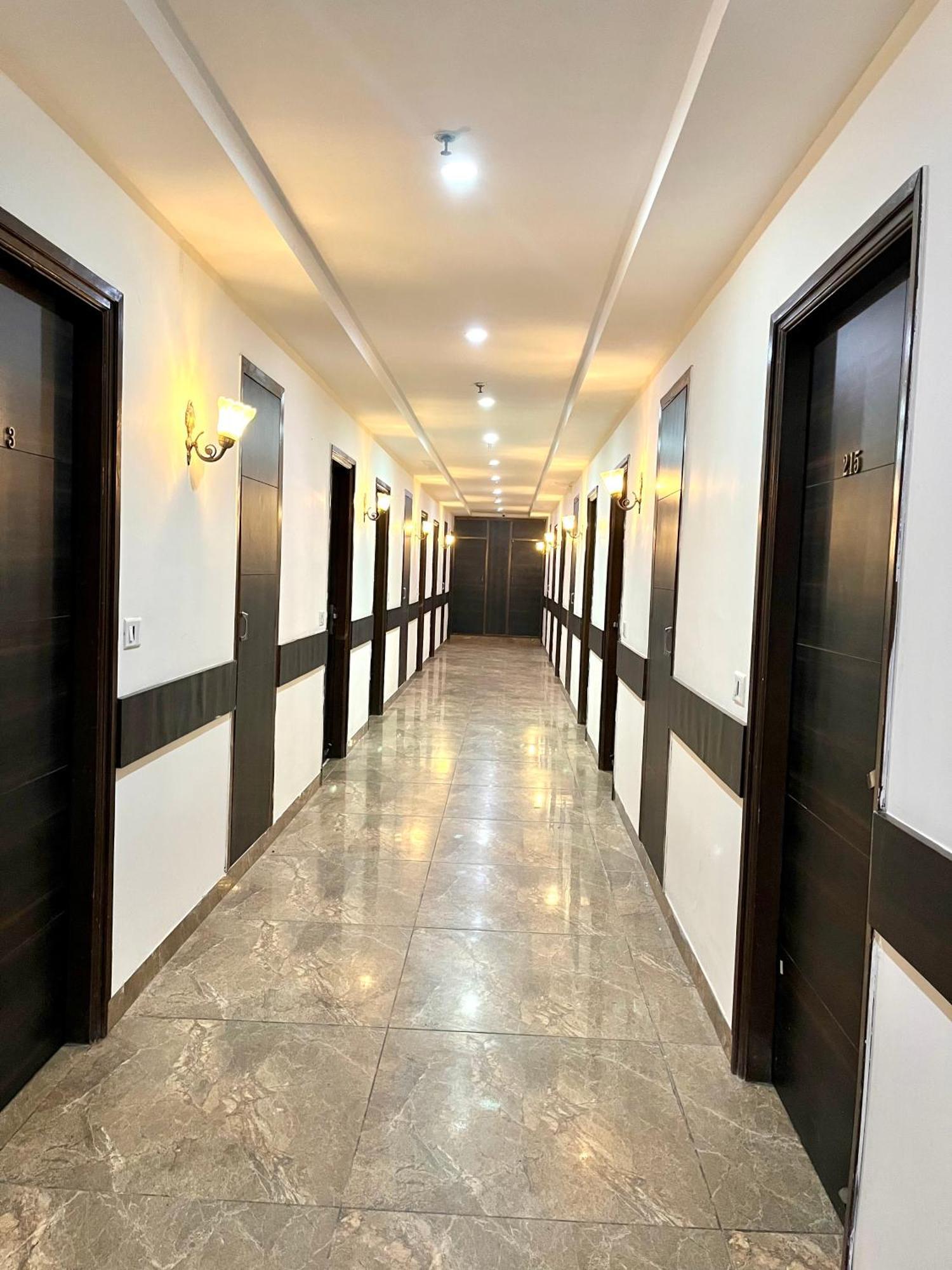 Отель Jb Residency Zirakpur !! Top Rated & Most Awarded Property In Zirakpur Экстерьер фото