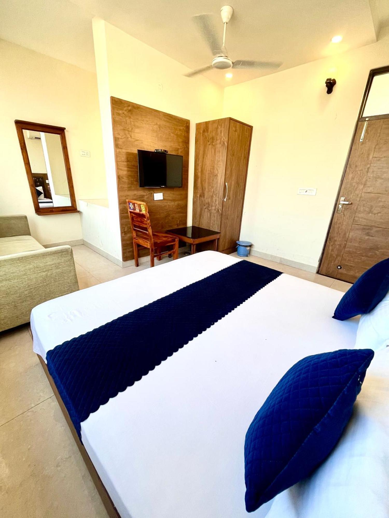 Отель Jb Residency Zirakpur !! Top Rated & Most Awarded Property In Zirakpur Экстерьер фото